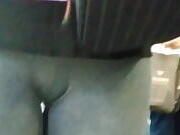 Close na bucetinha de leg cinza Nice cameltoe legging